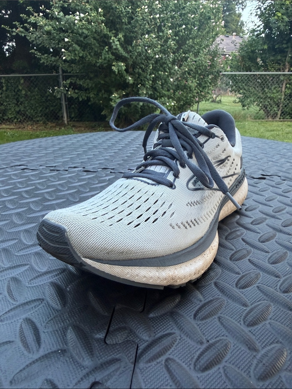 Brooks Glycerin 19 Light Gray Running Shoes - Breathable Athletic Trainer size 9